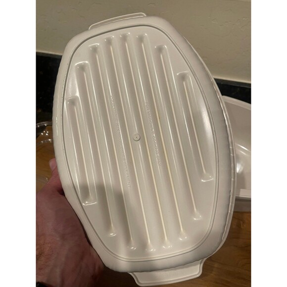 RARE Rubbermaid 4 Qt Oval Roaster Microwave Cookware - Picture 4 of 9